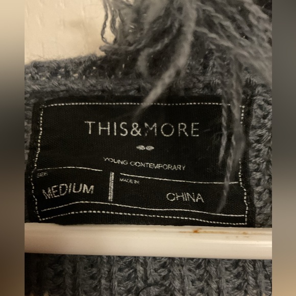 Colorblock Distressed Sweater - Picture 3 of 5